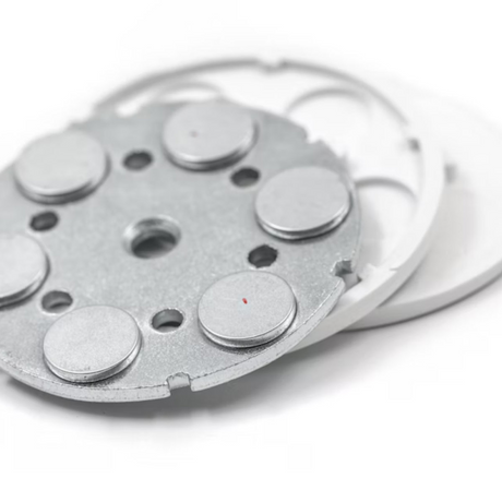 Gummimagnet (hvid) m. indvendigt gevind, Ø66 mm.